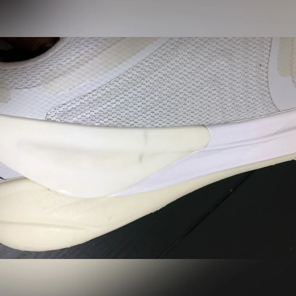 Lululemon Blissfeel 2 Womens Running Shoe silver white size 11